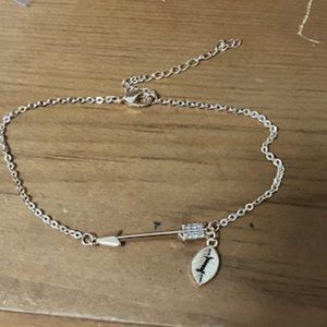 MONOOC Women's Silver "Arrow" Alphabet "I" Bracelet OS NIB